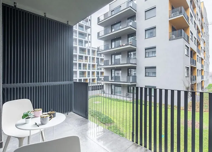 Balcony - Modern - Comfy 公寓 *