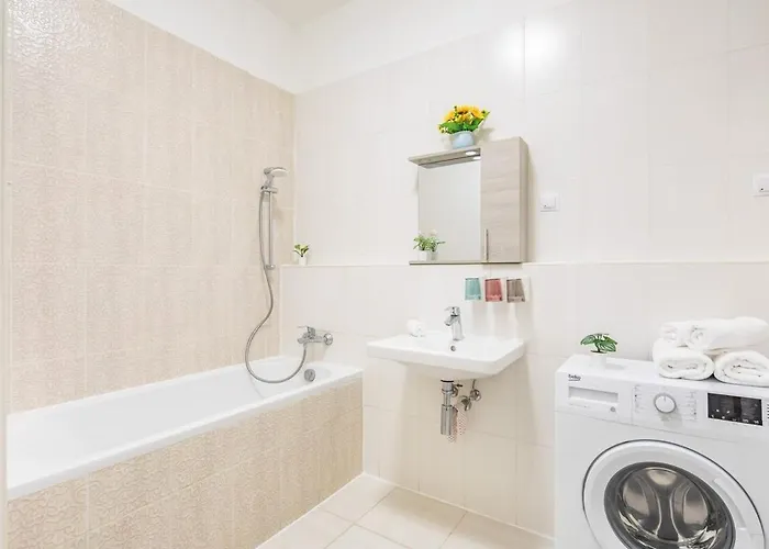 Balcony - Modern - Comfy 公寓 *